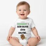 Bezim Doluyor Lütfen Bekleyiniz Baskılı Zıbın