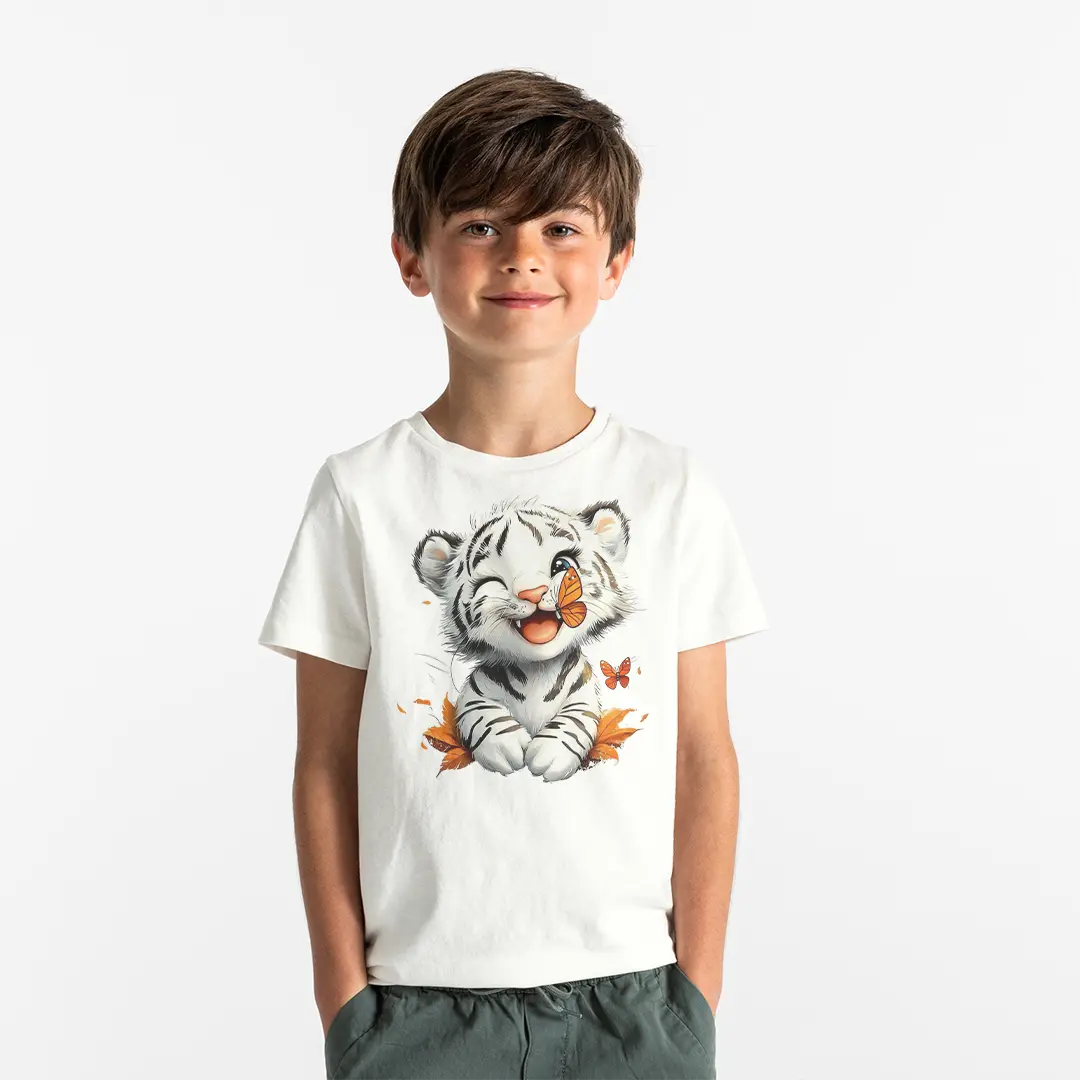 Beyaz Kaplan Yavrusu Erkek Çocuk Tişört – Kelebek Figürlü Sevimli Kaplan Baskılı Beyaz T-Shirt Beyaz Kaplan Yavrusu Erkek Çocuk Tişört - Görsel 1