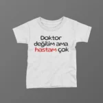 Doktor Değilim Ama Hastam Çok Baskılı Tişört