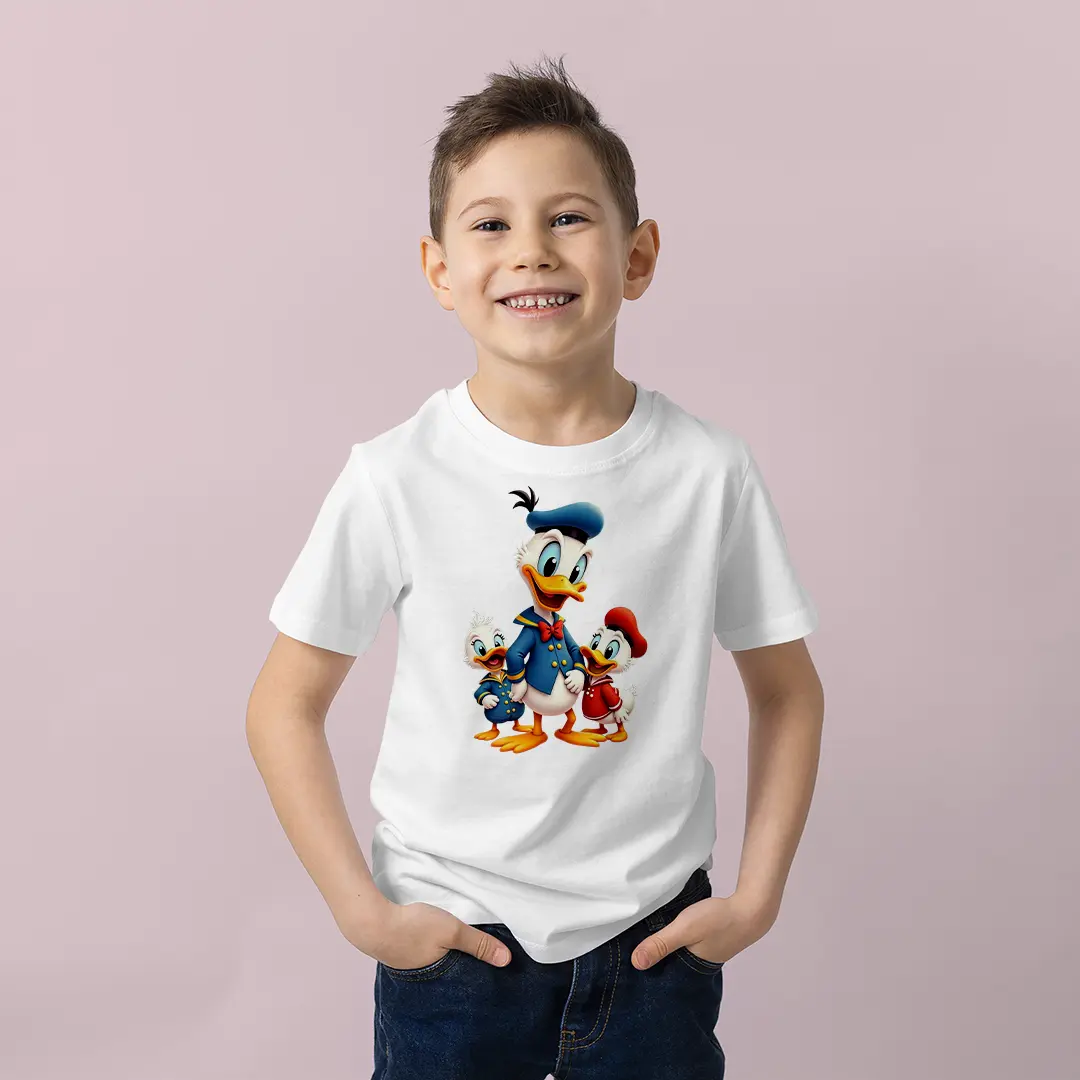 Donald Duck Aile Baskılı Çocuk Tişörtü – Disney Donald Ördek ve Yavrular Desenli Erkek Çocuk T-Shirt Donald Duck Aile Baskılı Çocuk Tişörtü - Görsel 1