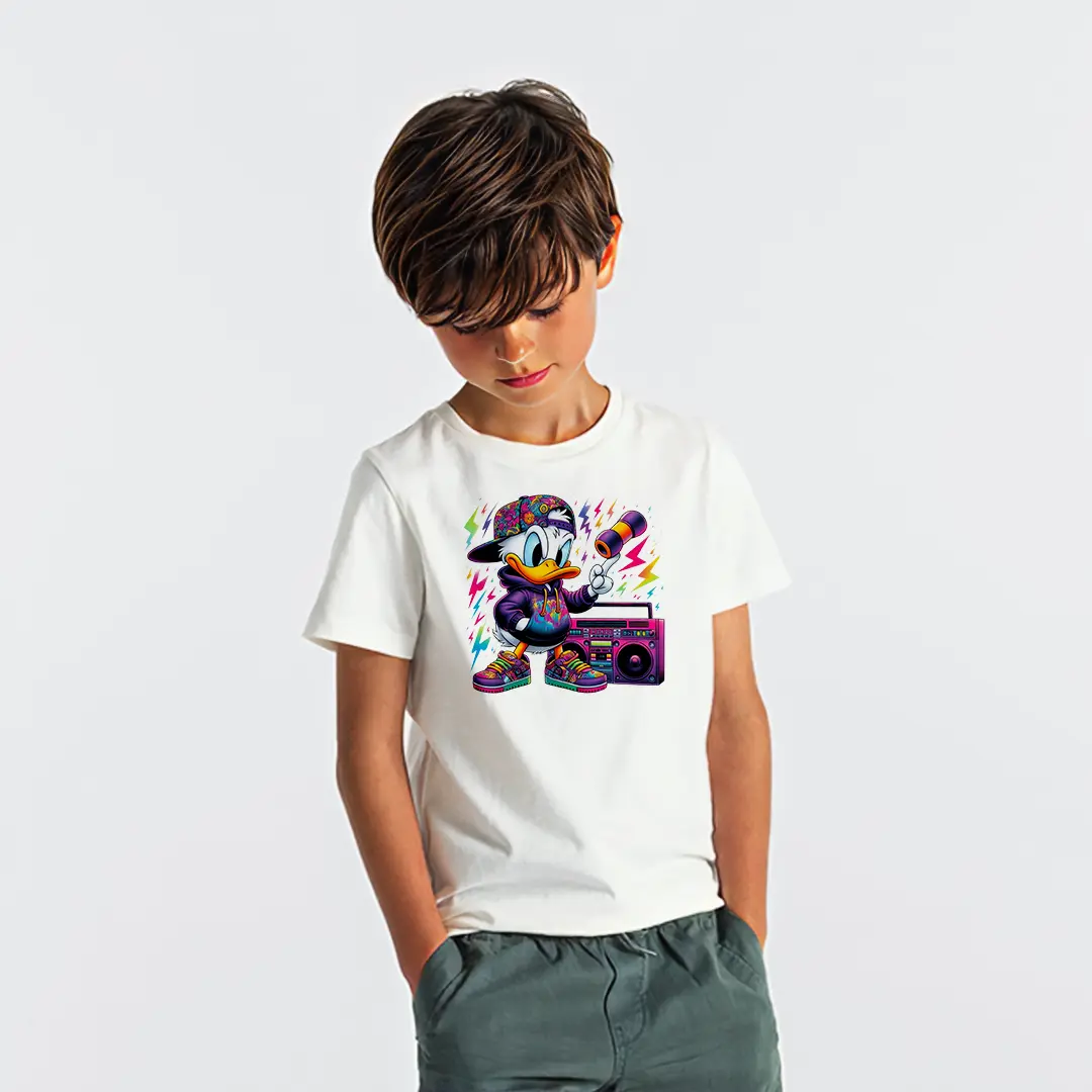 Donald Duck Hip Hop Baskılı Çocuk Tişörtü – Renkli Teyp Desenli Neon Donald Ördek Erkek Çocuk T-Shirt Donald Duck Hip Hop Baskılı Çocuk Tişörtü - Görsel 1