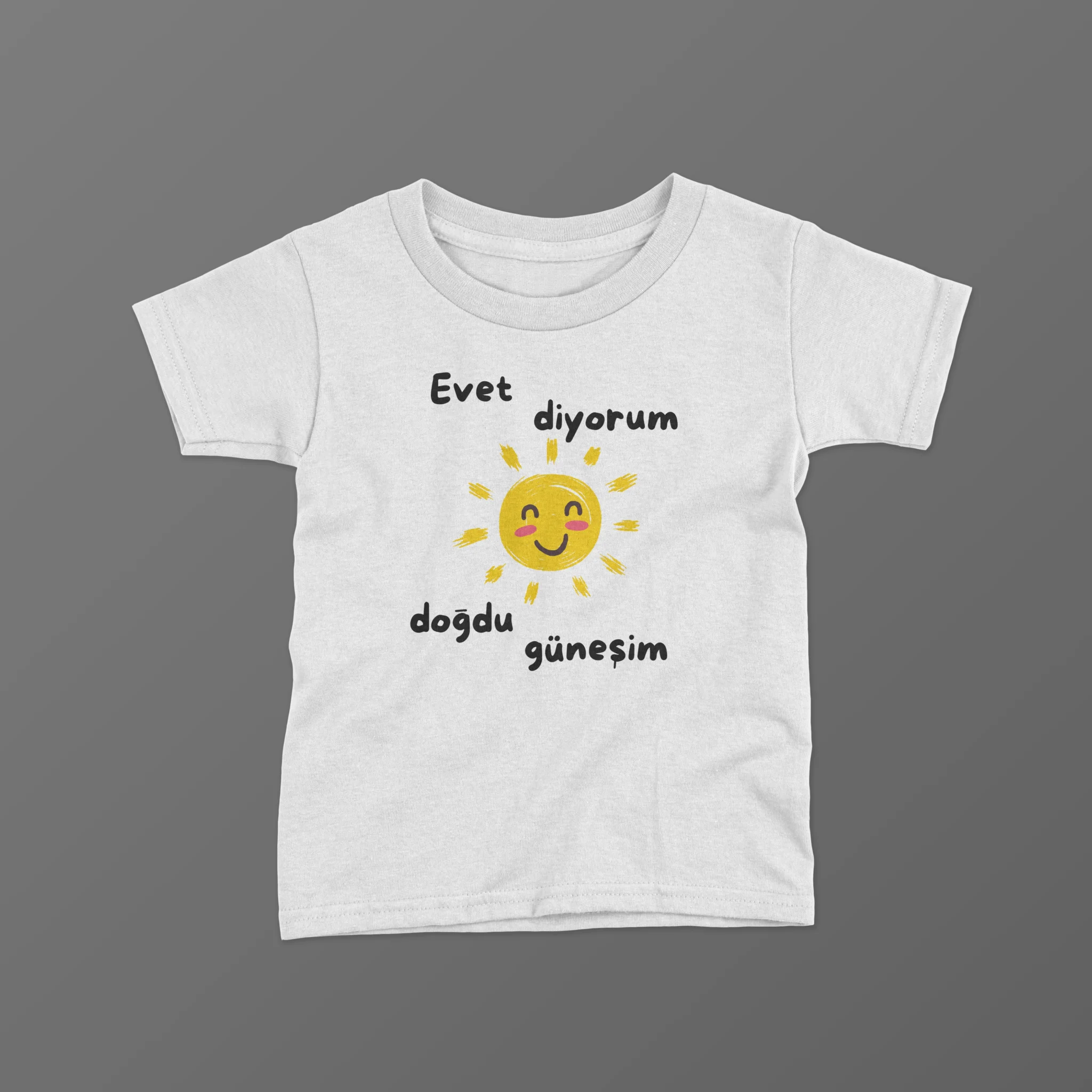 Evet-Diyorum-Dogdu-Gunesim-Baskili-Tisort-scaled-1.webp Evet Diyorum Doğdu Güneşim Baskılı Tişört - Görsel 1