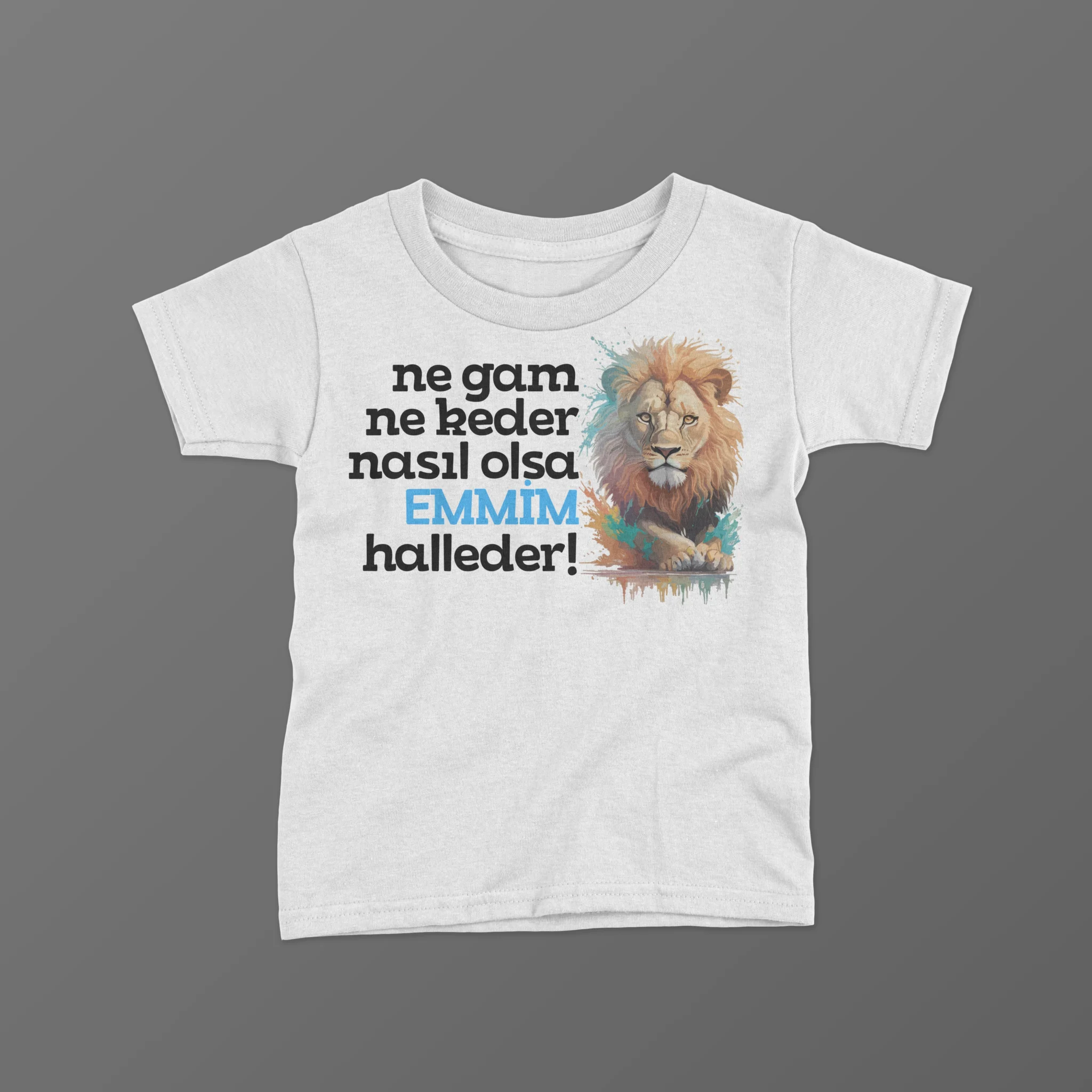 Ne-Gam-Ne-Keder-Nasil-Olsa-Emmim-Halleder-Baskili-Tisort-scaled-1-1.webp Ne Gam Ne Keder Nasıl Olsa Emmim Halleder Baskılı Tişört - Görsel 1