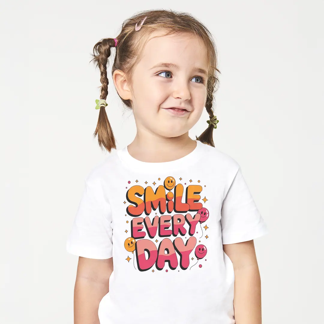 Smile Every Day Kız Çocuk Tişört – Gülen Yüz Emoji Baskılı Renkli Yazılı Beyaz T-Shirt Smile Every Day Kız Çocuk Tişört - Görsel 1