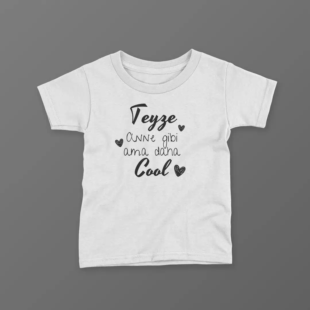 Teyze-Anne-Gibi-Ama-Daha-Cool-Baskili-Tisort-1.webp Teyze Anne Gibi Ama Daha Cool Baskılı Tişört - Görsel 1