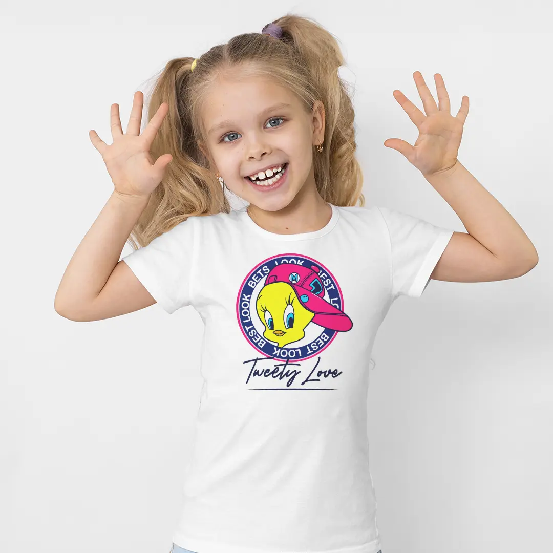 Tweety Love Best Look Baskılı Kız Çocuk Tişörtü – Looney Tunes Tweety Şapkalı Rozet Desenli Çocuk T-Shirt Tweety Love Best Look Baskılı Kız Çocuk Tişörtü - Görsel 1