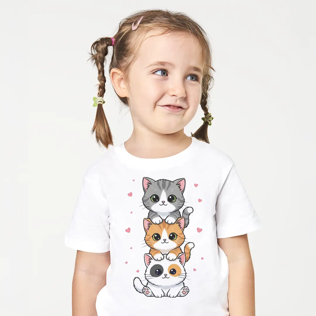 Üç Sevimli Kedi Yavrusu Baskılı Bebek Tişörtü – Kawaii Kedi Kalpli Üst Üste Desenli Kız Çocuk T-Shirt Üç Sevimli Kedi Yavrusu Baskılı Bebek Tişörtü - Görsel 1