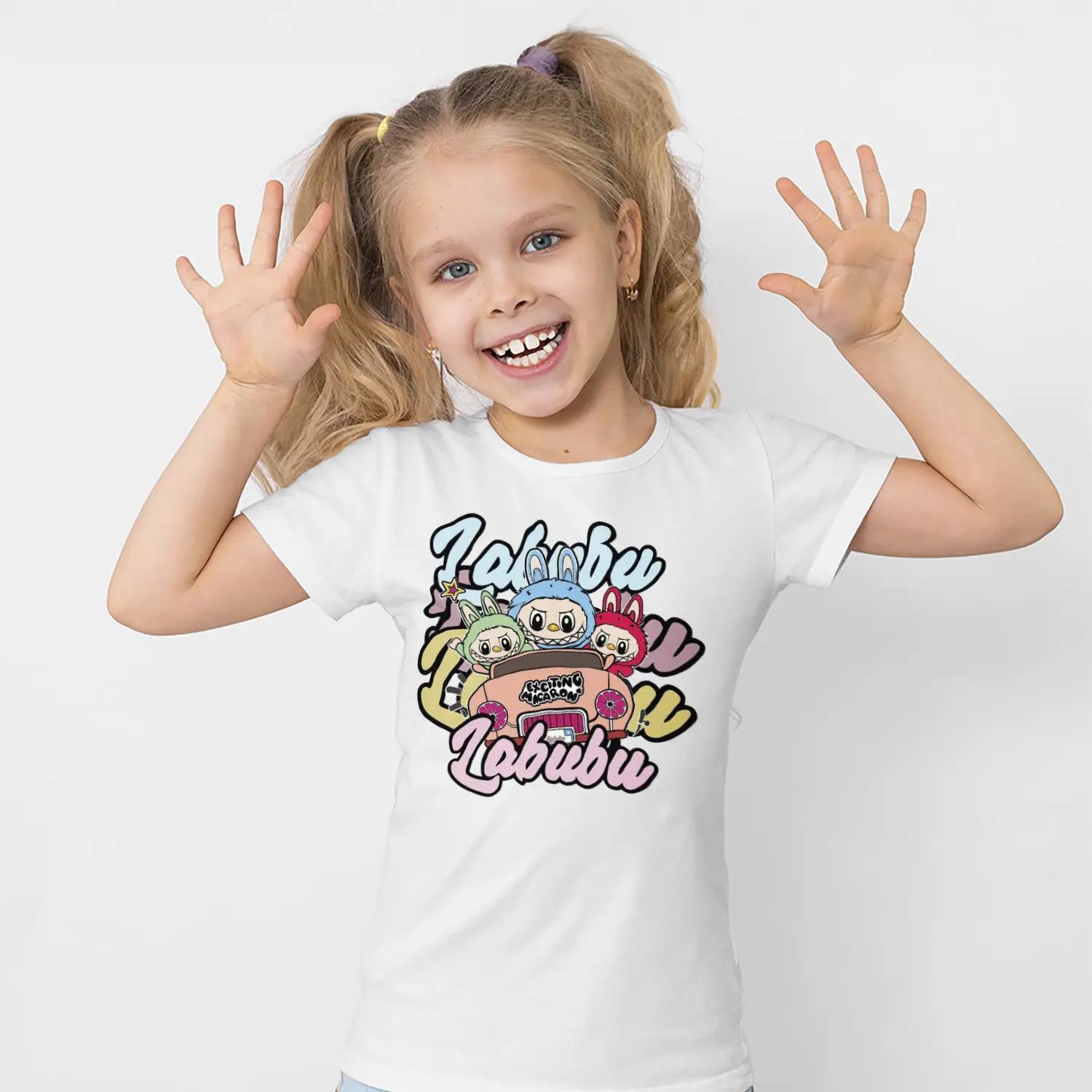 Arabalı Renkli Tavşan Grubu Karikatür Figürlü Baskılı Kız Çocuk Tişörtü