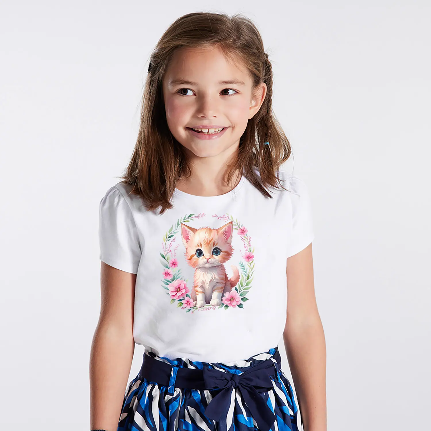 Çiçek Çerçeveli Sevimli Yavru Kedi Figürlü Baskılı Kız Çocuk Tişörtü