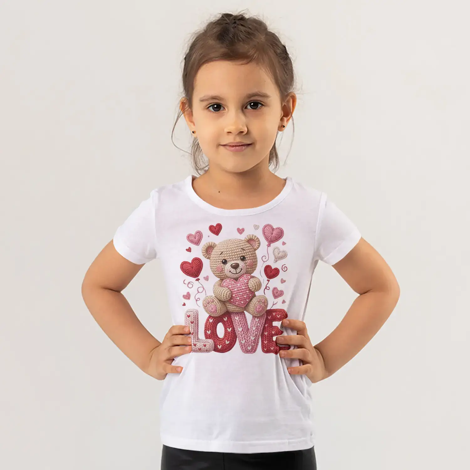 Love Yazılı Örgü Dokulu Kalp Tutan Sevimli Ayıcık Baskılı Kız Çocuk Tişörtü