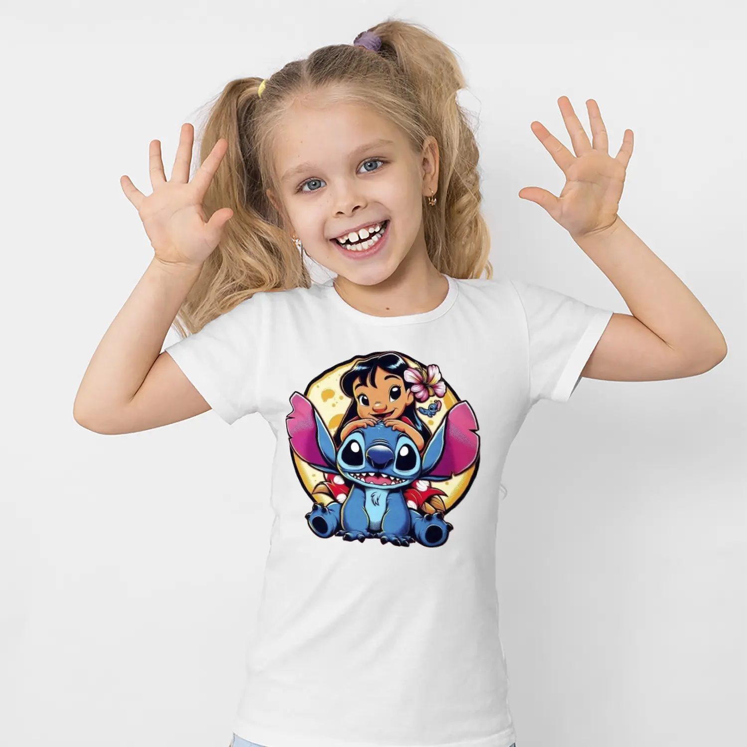 Mavi Uzaylı Yaratık ve Çiçekli Kız Karikatür Figürlü Baskılı Kız Çocuk Tişörtü