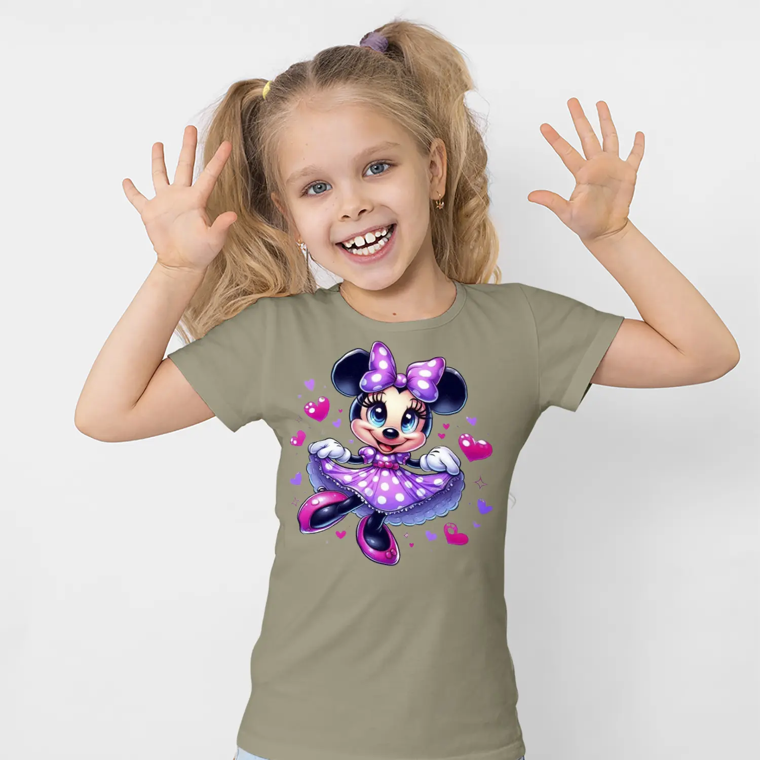 Mor Elbiseli Fiyonklu Yuvarlak Kulaklı Fare Karikatür Figürlü Baskılı Kız Çocuk Tişörtü