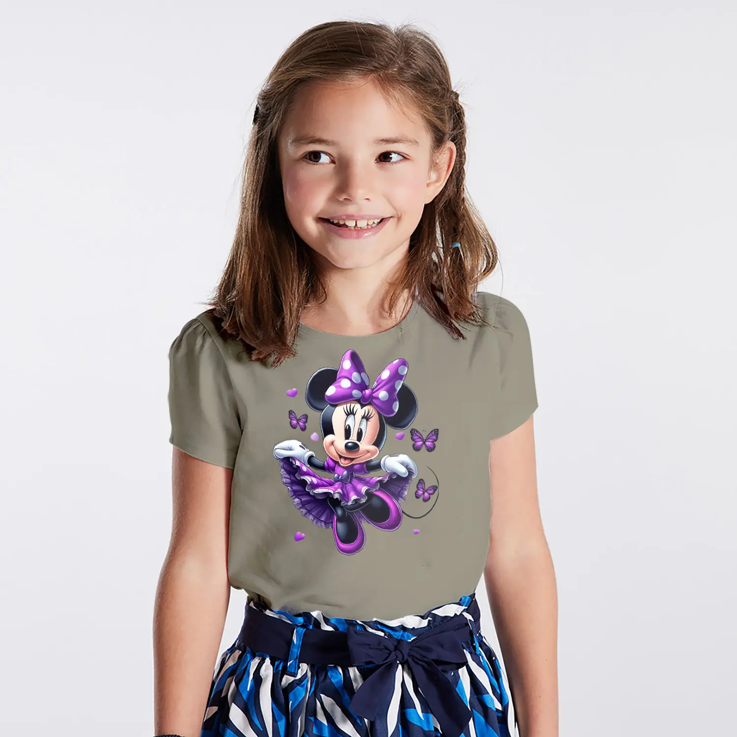 Mor Elbiseli Kelebek Desenli Yuvarlak Kulaklı Fare Karikatür Figürlü Baskılı Kız Çocuk Tişörtü