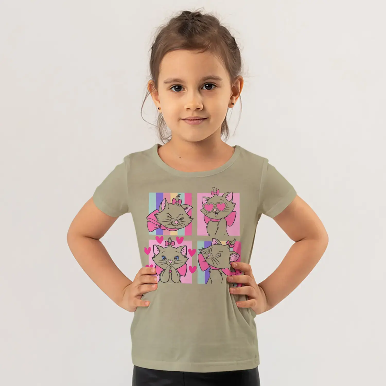 Pembe Fiyonklu Beyaz Kedi Dört Kareli Pop Art Baskılı Kız Çocuk Tişörtü
