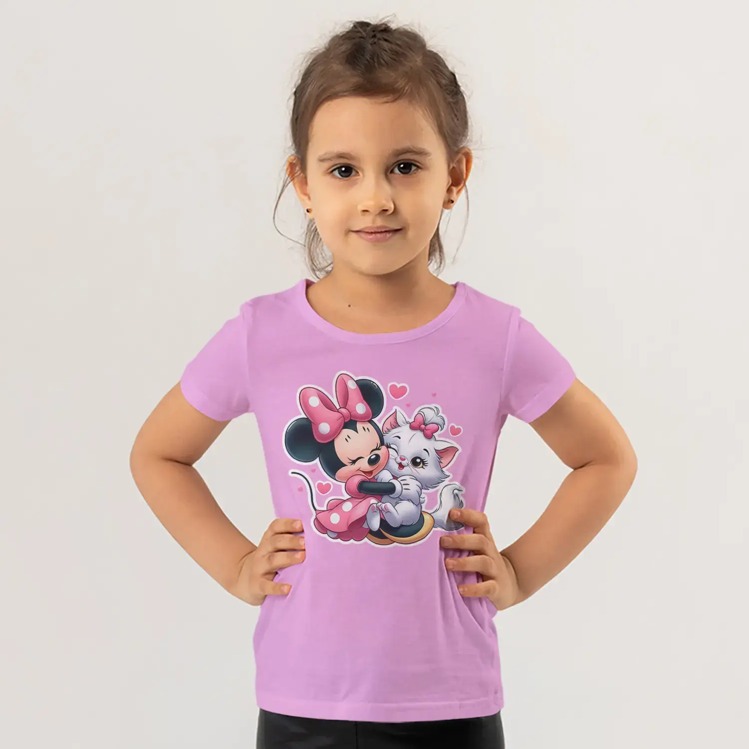 Pembe Fiyonklu Fare Kız ve Beyaz Kedi Arkadaşlık Sarılma Baskılı Kız Çocuk Tişörtü