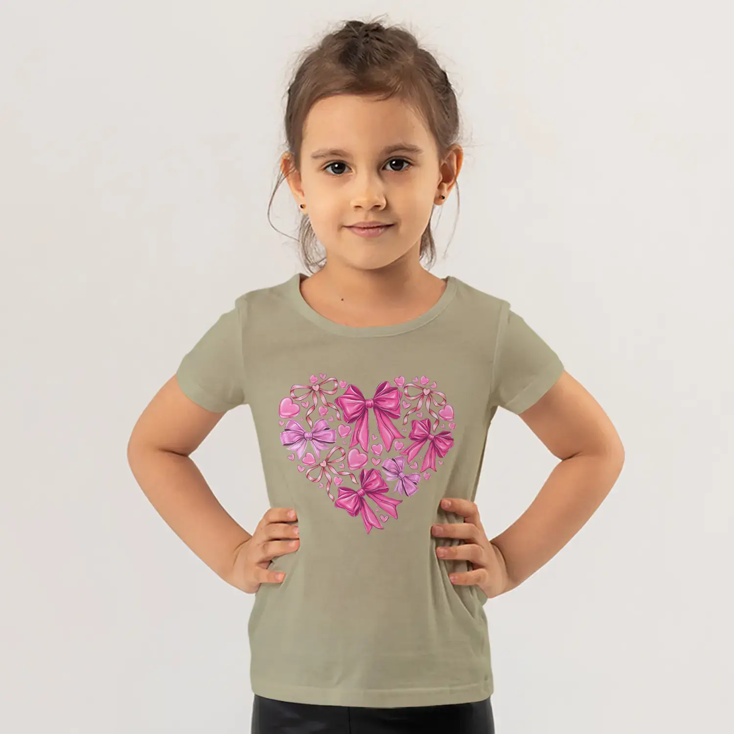 Pembe Fiyonklu Kalp Şekilli Kurdeleler Kalp Baskılı Kız Çocuk Tişörtü